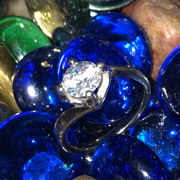 Moissanite solitaire ring - Picture 2 of 9